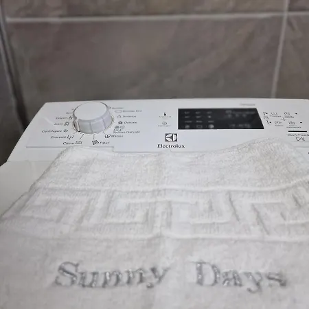 Sunny Days Pool & Spa Mamaia Nord *