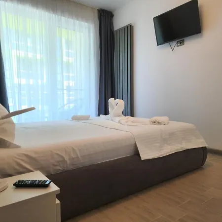 Sunny Days Pool & Spa Mamaia Nord Apartment *