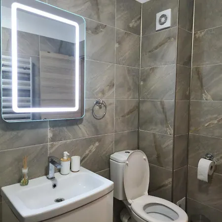 Sunny Days Pool & Spa Mamaia Nord Apartment
