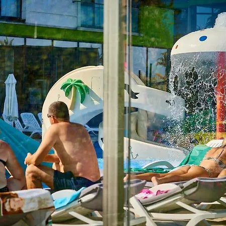Sunny Days Pool & Spa Mamaia Nord