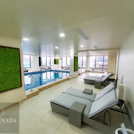Sunny Days Pool & Spa Mamaia Nord *