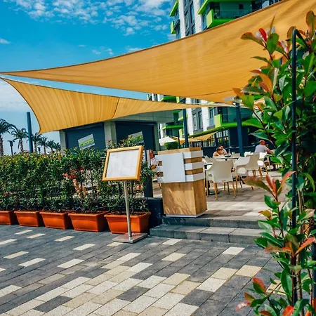 Sunny Days Pool & Spa Mamaia Nord