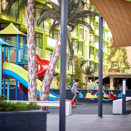 Sunny Days Pool & Spa Mamaia Nord Apartment