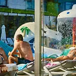 Sunny Days Pool & Mamaia Nord