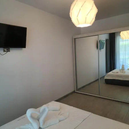 Sunny Days Pool & Mamaia Nord Appartement 3*