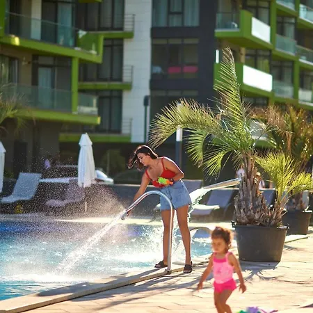 Sunny Days Pool & Mamaia Nord 3*